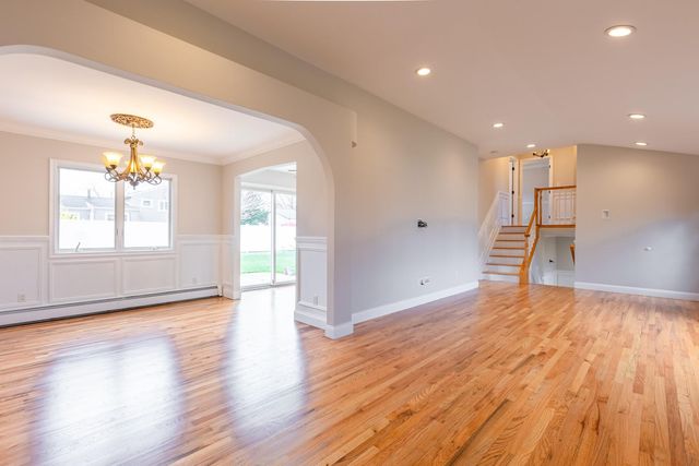 240 W 21st Street, Deer Park, NY 11729