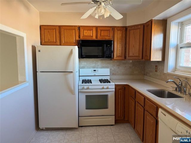 2-18 Virginia Drive B, Fair Lawn, NJ 07410