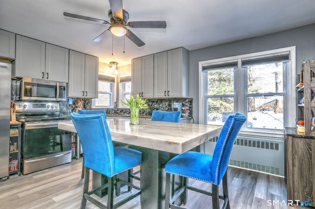 7 East Lake Road, Trumbull, CT 06611