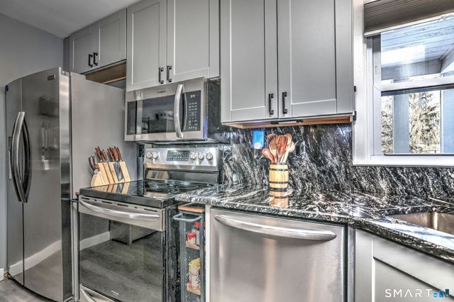 7 East Lake Road, Trumbull, CT 06611