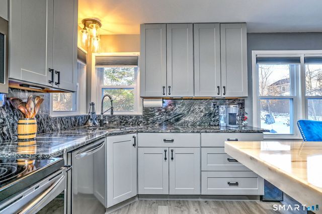 7 East Lake Road, Trumbull, CT 06611