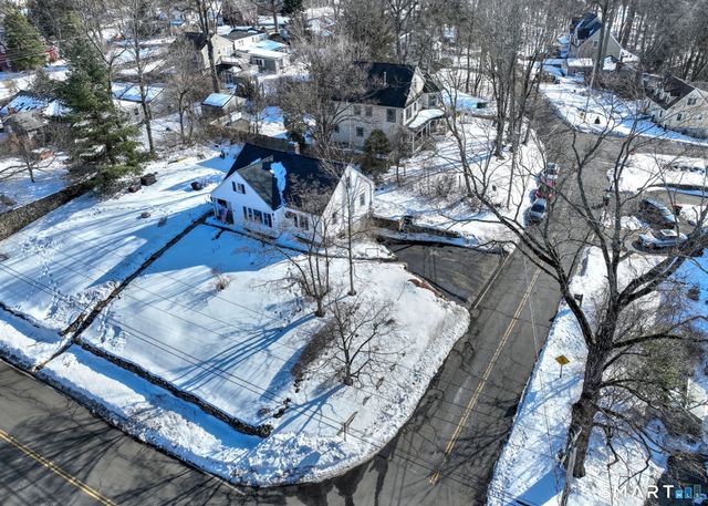 7 East Lake Road, Trumbull, CT 06611