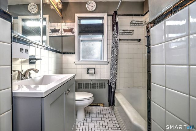 7 East Lake Road, Trumbull, CT 06611