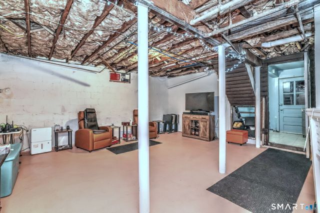 7 East Lake Road, Trumbull, CT 06611