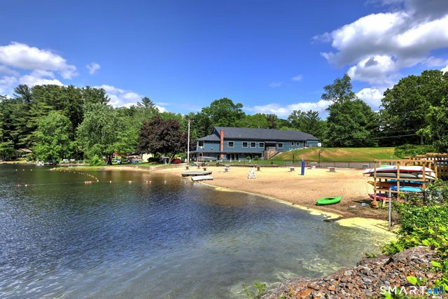 7 East Lake Road, Trumbull, CT 06611