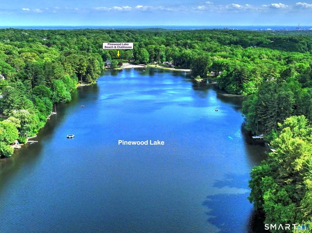 7 East Lake Road, Trumbull, CT 06611