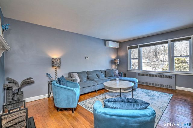 7 East Lake Road, Trumbull, CT 06611