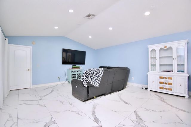 23301 Barlake Drive 23, Boca Raton, FL 33433