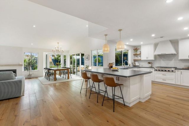 1821 Hawk View Drive, Encinitas, CA 92024