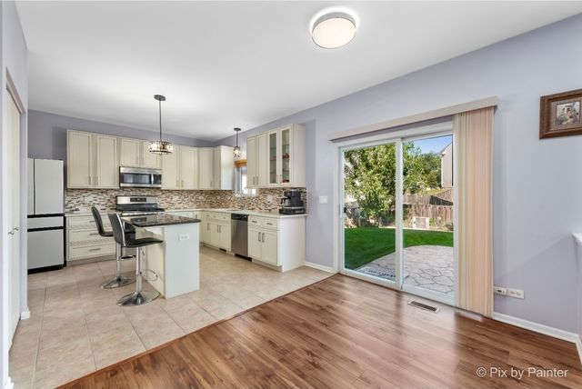 905 Shelter Island Lane, Pingree Grove, IL 60140