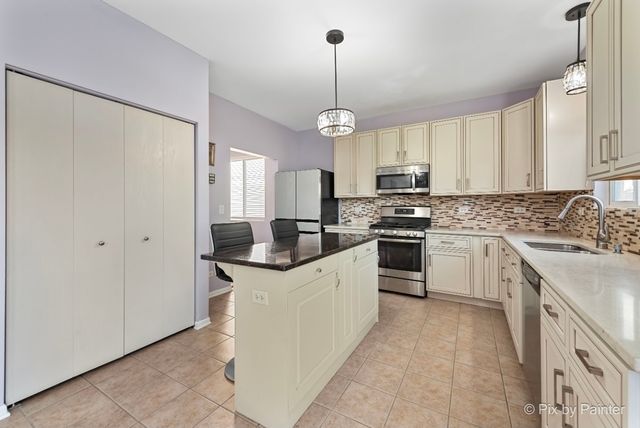 905 Shelter Island Lane, Pingree Grove, IL 60140