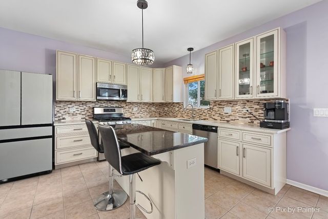 905 Shelter Island Lane, Pingree Grove, IL 60140