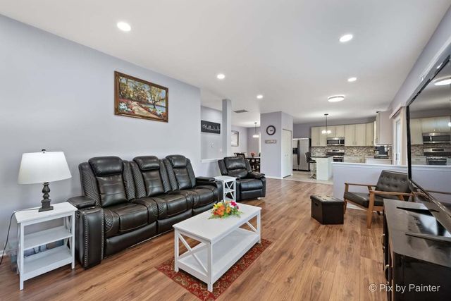 905 Shelter Island Lane, Pingree Grove, IL 60140