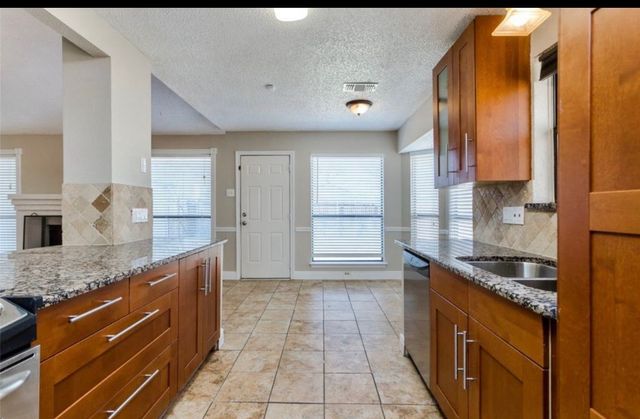 2313 Lakeshore Lane, Rowlett, TX 75088