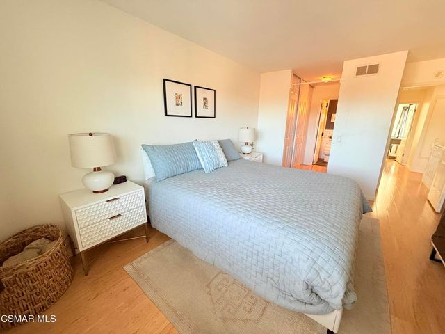 647 Blue Oak Avenue, Newbury Park, CA 91320