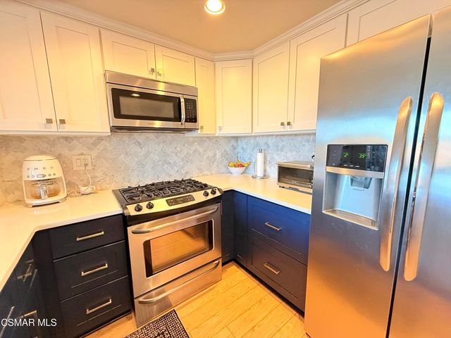 647 Blue Oak Avenue, Newbury Park, CA 91320