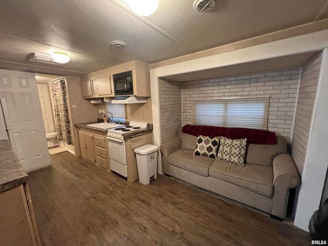 4 VICTORY Lane, Marion, IL 62959