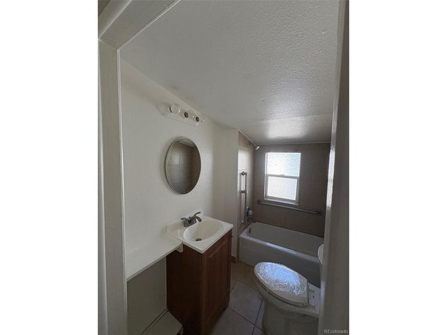 2086 Hanover St, Aurora, CO 80010