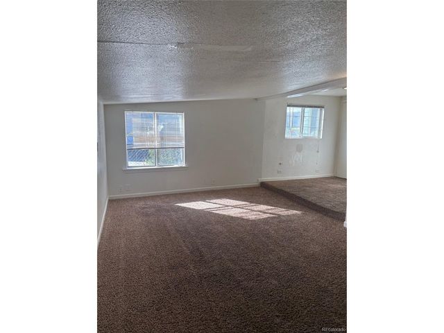 2086 Hanover St, Aurora, CO 80010