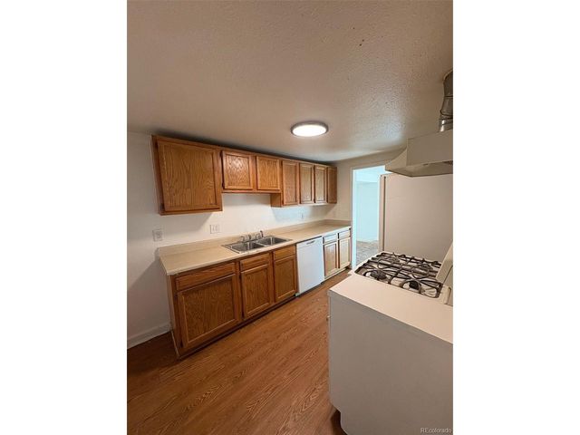 2086 Hanover St, Aurora, CO 80010