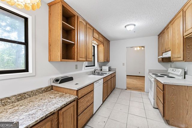655 Sunset Drive, Locust Grove, GA 30248