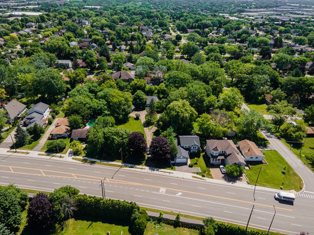 20665 N Weiland Road, Lincolnshire, IL 60069