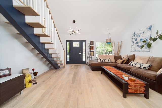 20665 N Weiland Road, Lincolnshire, IL 60069