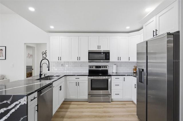 2212 LAKE BAY WAY, Brandon, FL 33511