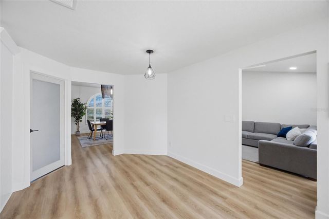 2212 LAKE BAY WAY, Brandon, FL 33511