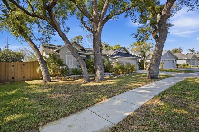 2212 LAKE BAY WAY, Brandon, FL 33511