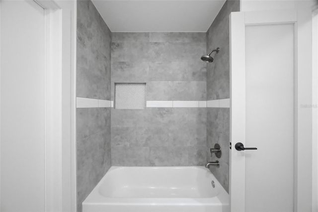 2212 LAKE BAY WAY, Brandon, FL 33511