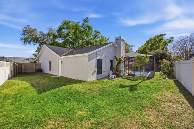 2212 LAKE BAY WAY, Brandon, FL 33511