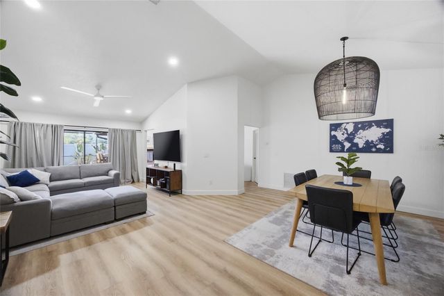 2212 LAKE BAY WAY, Brandon, FL 33511