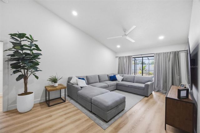 2212 LAKE BAY WAY, Brandon, FL 33511