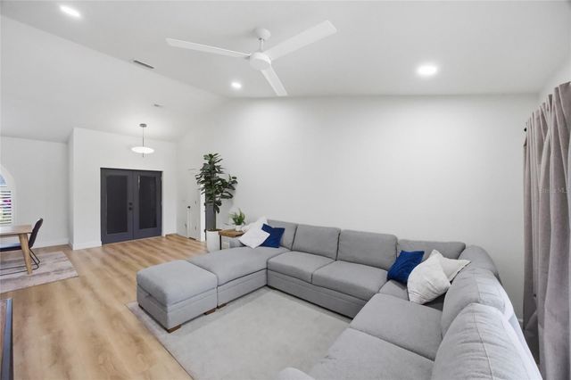 2212 LAKE BAY WAY, Brandon, FL 33511