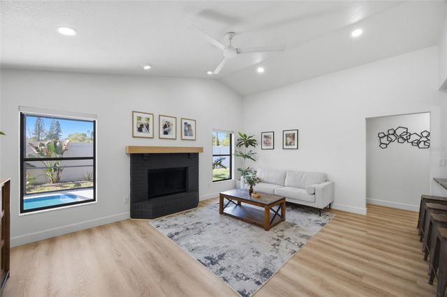 2212 LAKE BAY WAY, Brandon, FL 33511