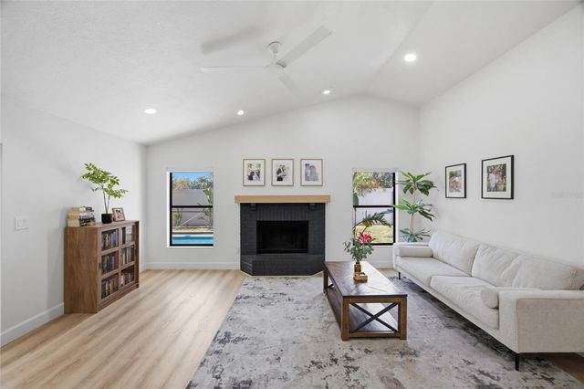 2212 LAKE BAY WAY, Brandon, FL 33511