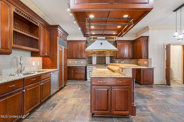 124 Dumaine Place, Madison, MS 39110