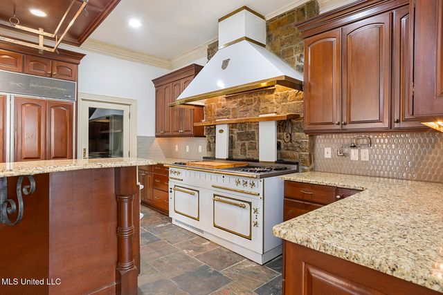 124 Dumaine Place, Madison, MS 39110