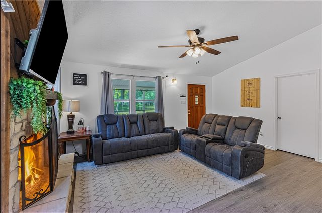 118 Finch Drive, Livingston, TX 77351