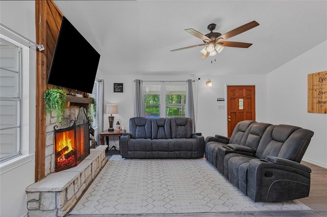 118 Finch Drive, Livingston, TX 77351