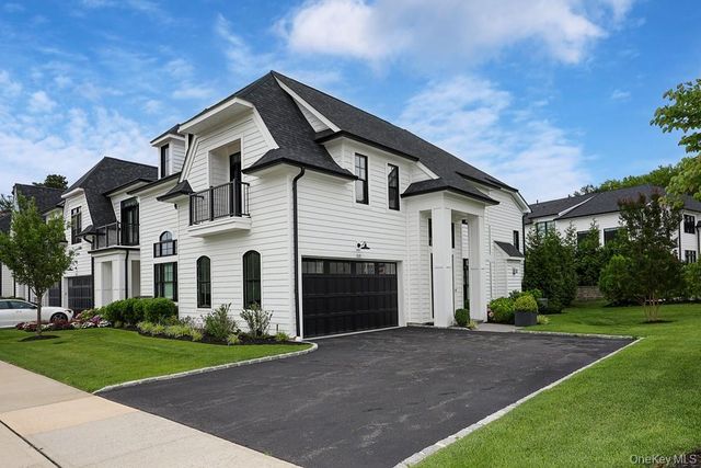 115 Three Ponds Lane E, Woodbury, NY 11797