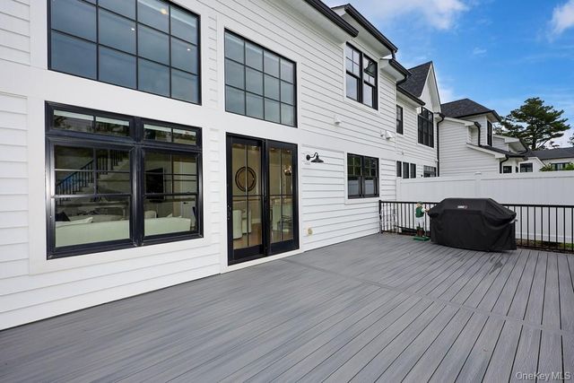 115 Three Ponds Lane E, Woodbury, NY 11797