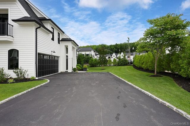 115 Three Ponds Lane E, Woodbury, NY 11797