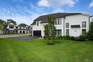 115 Three Ponds Lane E, Woodbury, NY 11797