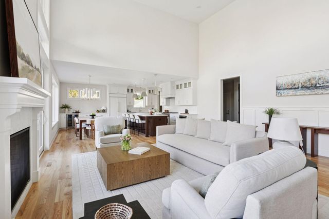 631 Callahan Place, Mendota Heights, MN 55118