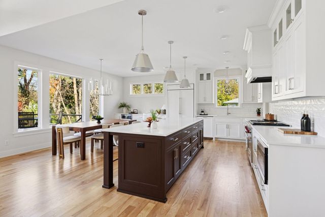 631 Callahan Place, Mendota Heights, MN 55118