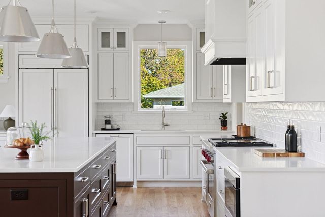 631 Callahan Place, Mendota Heights, MN 55118