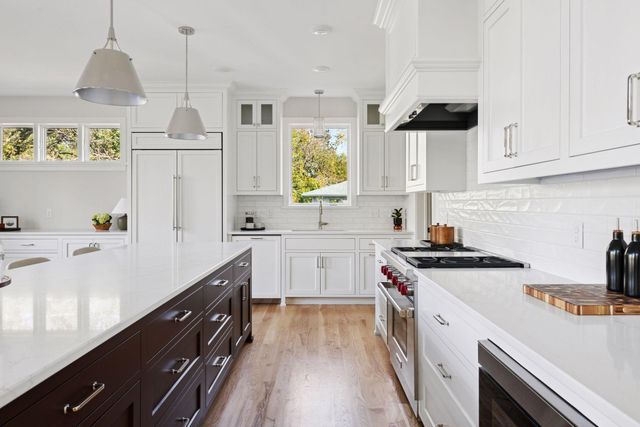 631 Callahan Place, Mendota Heights, MN 55118