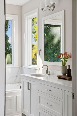 631 Callahan Place, Mendota Heights, MN 55118